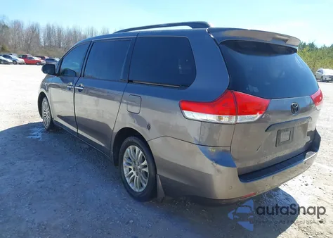 2011 Toyota Sienna Xle V6 z USA, uszkodzony, nr VIN 5TDYK3DC1BS122532